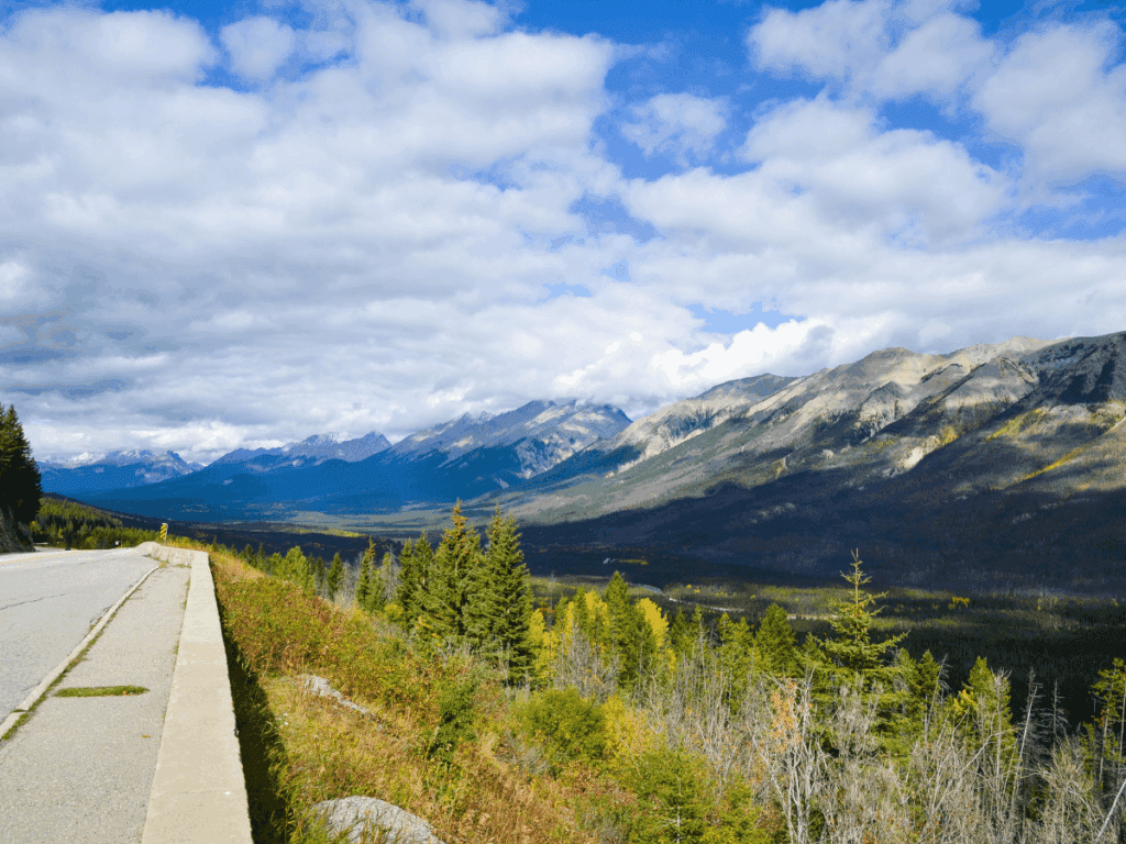 Road view into the mountainous kootenay valley viewpoint 
