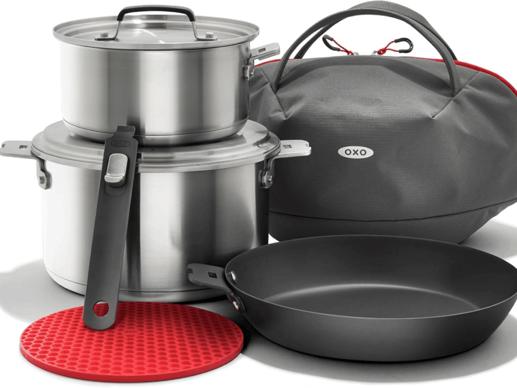 Cookware set with silicon heat protector and carry bag